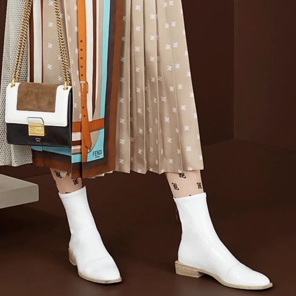 Fendi FFRAME White Patent Boots - Picture 2 of 9